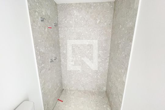 Banheiro da Suíte de kitnet/studio à venda com 1 quarto, 35m² em Pinheiros, São Paulo