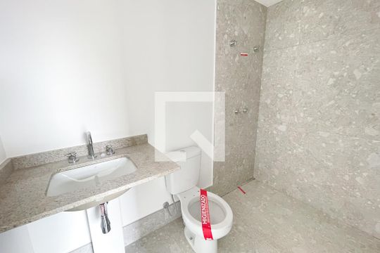 Banheiro da Suíte de kitnet/studio à venda com 1 quarto, 35m² em Pinheiros, São Paulo
