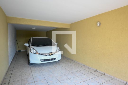Garagem de casa à venda com 3 quartos, 216m² em Vila Liviero, São Paulo