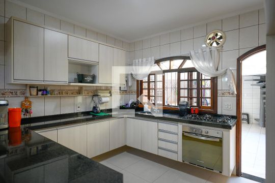 Cozinha de casa à venda com 3 quartos, 216m² em Vila Liviero, São Paulo