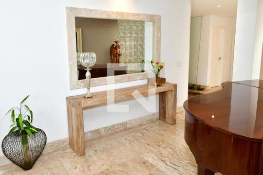 Casa à venda com 4 quartos, 1170m² em Jardim santa teresa, Jundiaí