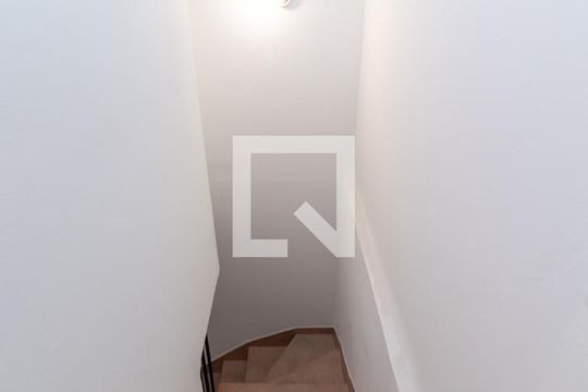 Escada de casa à venda com 4 quartos, 174m² em Vila Nova Cachoeirinha, São Paulo