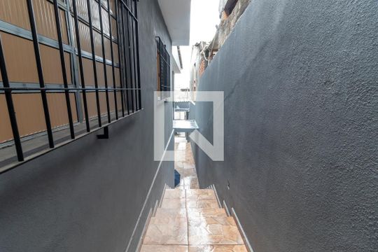 Entrada Lateral de casa à venda com 4 quartos, 174m² em Vila Nova Cachoeirinha, São Paulo