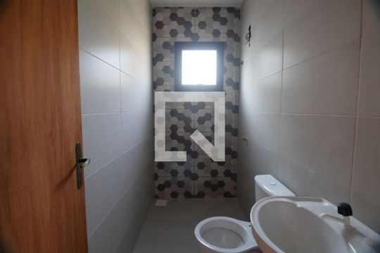 Banheiro de casa de condomínio à venda com 2 quartos, 149m² em São José, Canoas