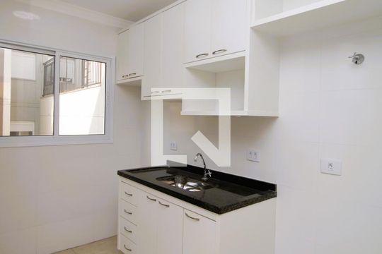 Cozinha de apartamento para alugar com 1 quarto, 46m² em Tremembé, São Paulo