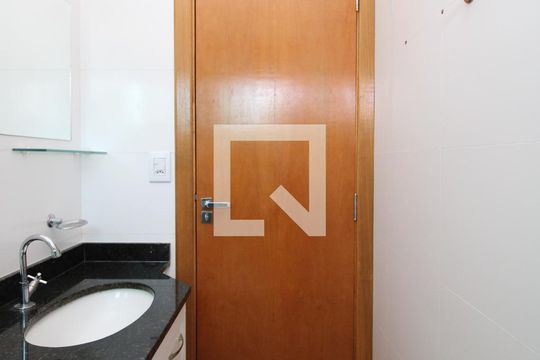 Banheiro de apartamento para alugar com 2 quartos, 46m² em Tremembé, São Paulo