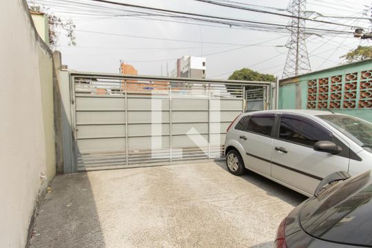 Garagem de casa para alugar com 2 quartos, 48m² em Jardim Norma, São Paulo
