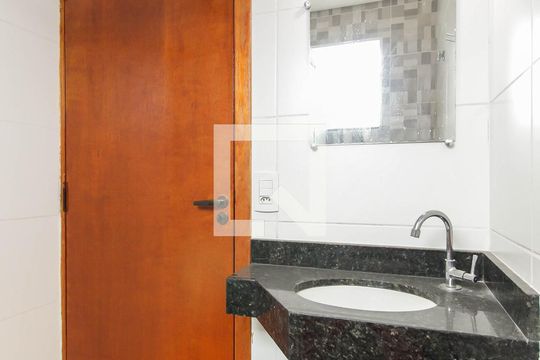 Banheiro de casa para alugar com 2 quartos, 48m² em Jardim Norma, São Paulo