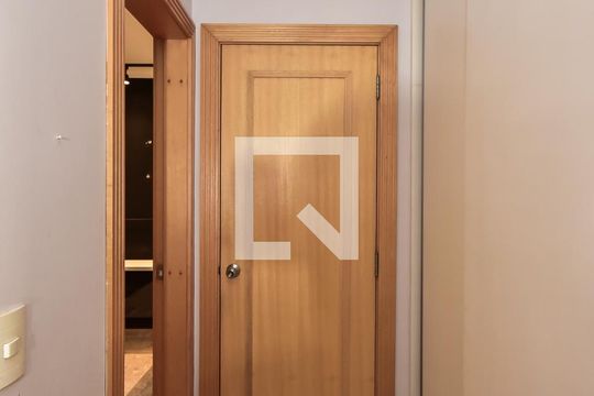 Corredor de apartamento à venda com 3 quartos, 163m² em Vila Andrade, São Paulo