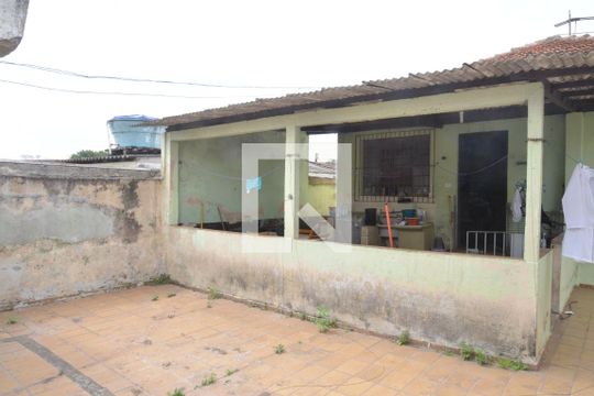 Área Externa de casa à venda com 2 quartos, 220m² em Jardim Santo Alberto, Santo André