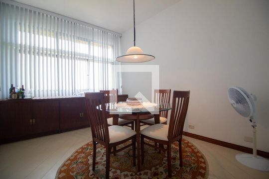 Sala de visita de apartamento à venda com 2 quartos, 110m² em Lagoa, Rio de Janeiro