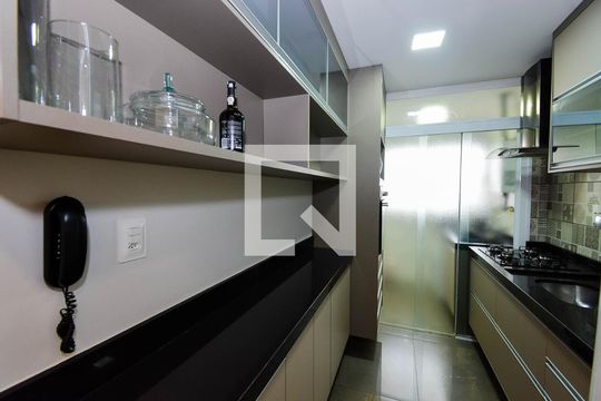 Cozinha de apartamento para alugar com 2 quartos, 83m² em Jardim Zaira, Guarulhos