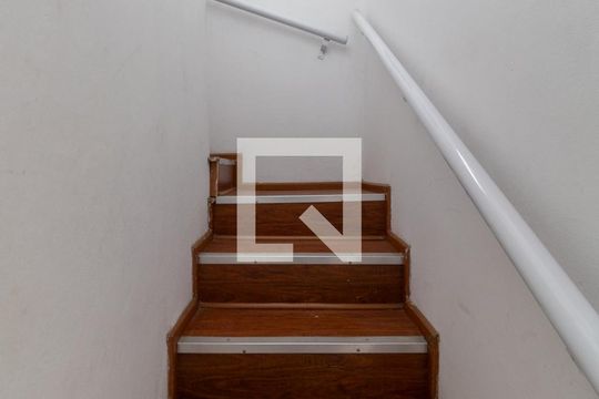 Escada  de casa à venda com 3 quartos, 123m² em Vila Frugoli, São Paulo