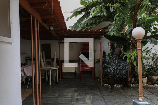 Quintal de casa à venda com 3 quartos, 180m² em Lins de Vasconcelos, Rio de Janeiro