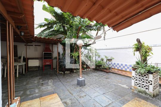 Quintal de casa à venda com 3 quartos, 180m² em Lins de Vasconcelos, Rio de Janeiro