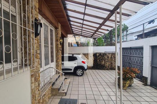 Garagem de casa à venda com 3 quartos, 180m² em Lins de Vasconcelos, Rio de Janeiro