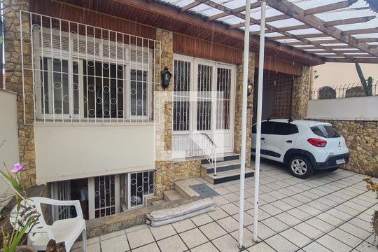 Fachada de casa à venda com 3 quartos, 180m² em Lins de Vasconcelos, Rio de Janeiro