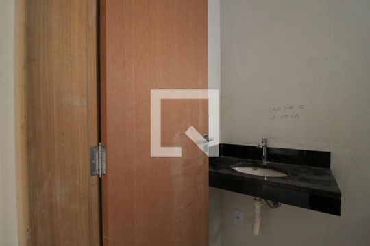 Banheiro de apartamento à venda com 2 quartos, 44m² em Parada Inglesa, São Paulo