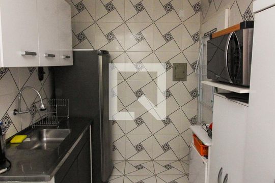 Cozinha de apartamento para alugar com 2 quartos, 52m² em Santo Antônio, Porto Alegre