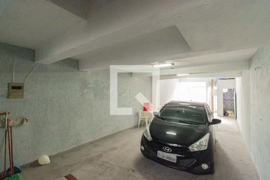 Garagem de casa à venda com 3 quartos, 198m² em Cambuci, São Paulo