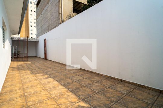 Quintal de casa para alugar com 3 quartos, 150m² em Lopes de Oliveira, Sorocaba