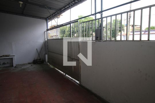 Quintal e garagem de casa à venda com 2 quartos, 80m² em Jardim América, Rio de Janeiro