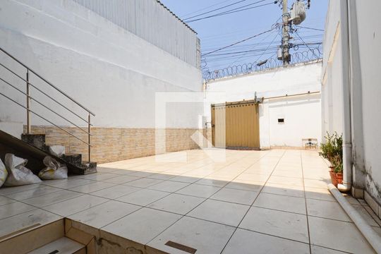 Garagem de casa à venda com 3 quartos, 183m² em Goiânia, Belo Horizonte