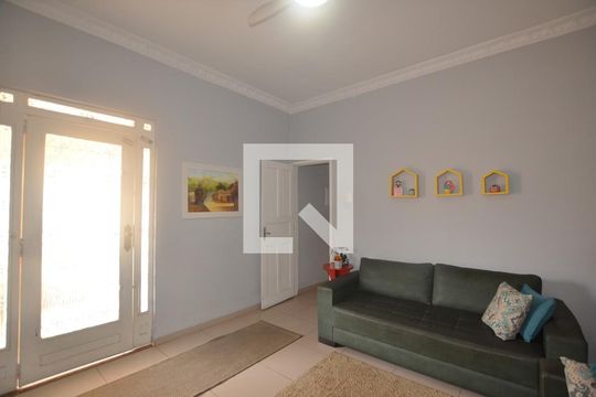 Sala de casa à venda com 4 quartos, 165m² em Irajá, Rio de Janeiro
