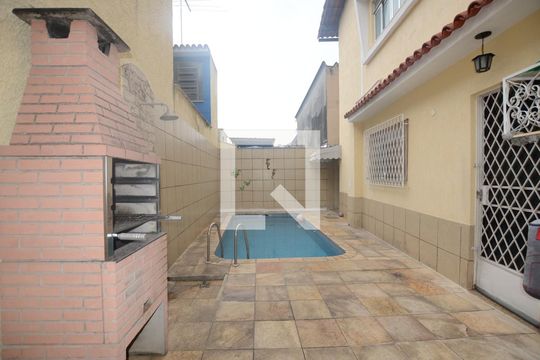 Churrasqueira de casa à venda com 4 quartos, 165m² em Irajá, Rio de Janeiro