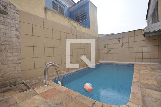 Piscina de casa à venda com 4 quartos, 165m² em Irajá, Rio de Janeiro