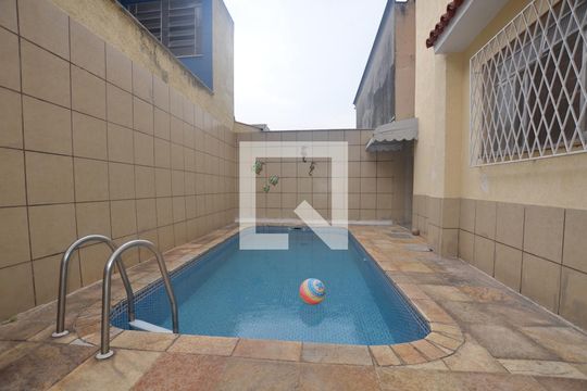 Piscina de casa à venda com 4 quartos, 165m² em Irajá, Rio de Janeiro