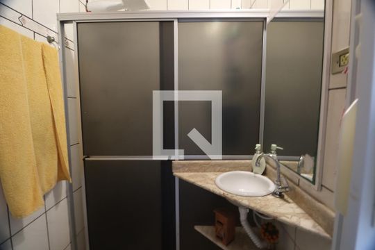 Banheiro de casa à venda com 3 quartos, 150m² em Guajuviras, Canoas