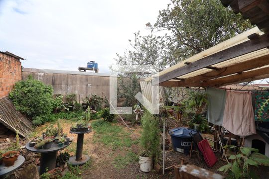 Área externa de casa à venda com 3 quartos, 150m² em Guajuviras, Canoas