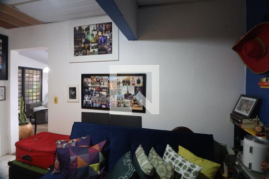Sala de casa à venda com 3 quartos, 150m² em Guajuviras, Canoas