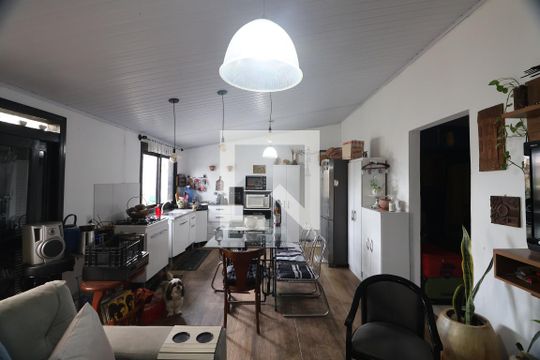 Casa à venda com 3 quartos, 150m² em Guajuviras, Canoas