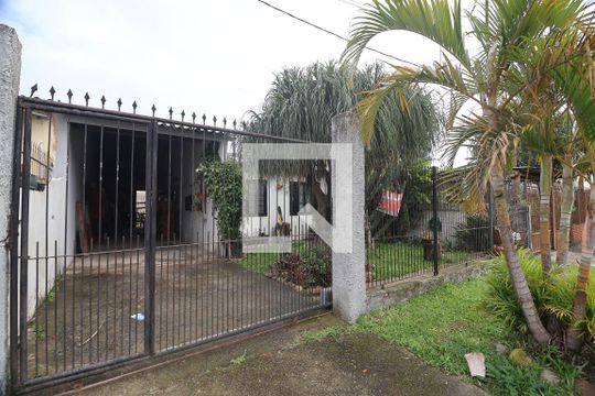 Fachada de casa à venda com 3 quartos, 150m² em Guajuviras, Canoas