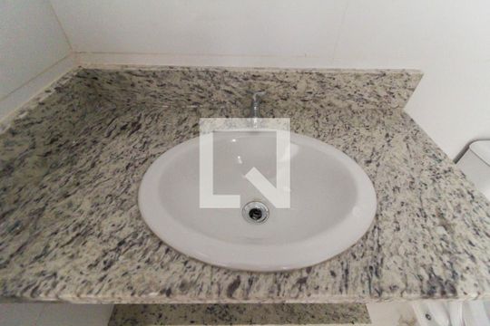Banheiro de kitnet/studio para alugar com 1 quarto, 28m² em Mooca, São Paulo