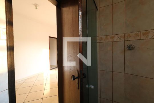 Banheiro da Suíte 1 de casa à venda com 4 quartos, 200m² em Vila Curuçá, Santo André