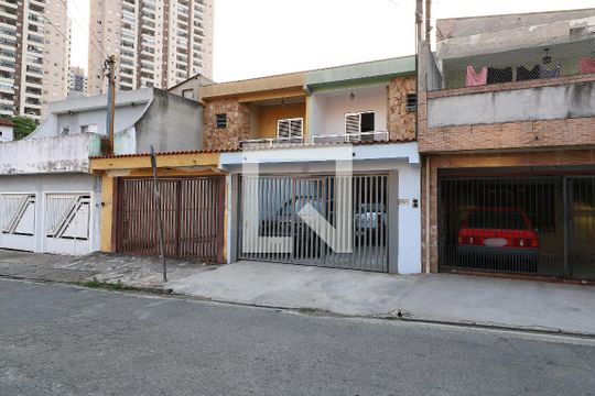 Fachada de casa à venda com 4 quartos, 200m² em Vila Curuçá, Santo André