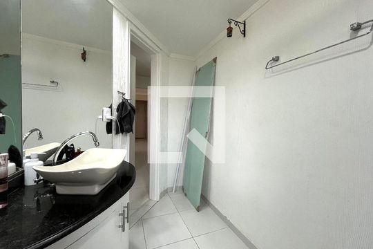 Banheiro de apartamento à venda com 2 quartos, 67m² em Vila Guarani (zona Sul), São Paulo