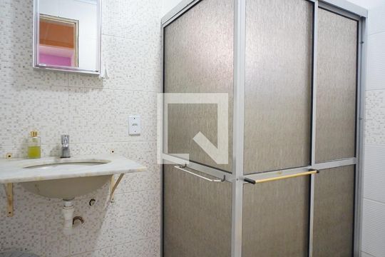 Banheiro de apartamento à venda com 2 quartos, 64m² em Rubem Berta, Porto Alegre