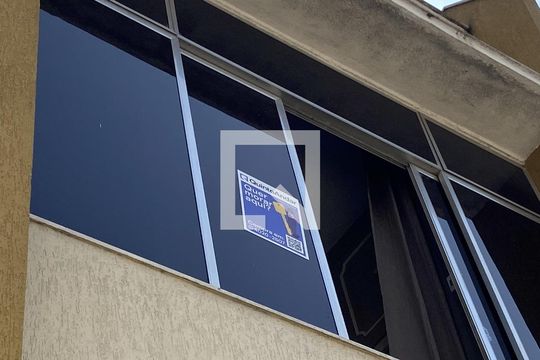 Plaquinha  de kitnet/studio à venda com 1 quarto, 25m² em Jardim Guanabara, Rio de Janeiro