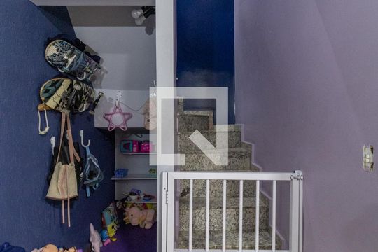 Escada de casa à venda com 3 quartos, 250m² em Vila Taquari, São Paulo