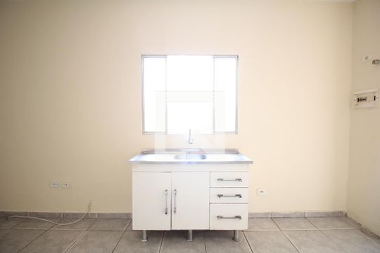 Cozinha  de casa para alugar com 1 quarto, 45m² em Jardim Monte Kemel, São Paulo