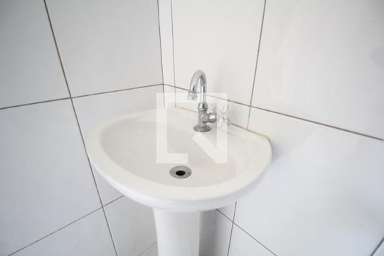Banheiro de casa para alugar com 1 quarto, 45m² em Jardim Monte Kemel, São Paulo