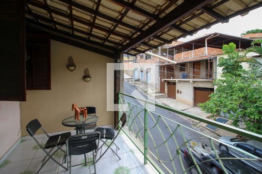 Sacada de casa à venda com 3 quartos, 370m² em Jardim Vitória, Belo Horizonte