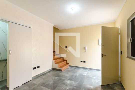 Sala de casa de condomínio para alugar com 2 quartos, 65m² em Vila dos Remedios, São Paulo