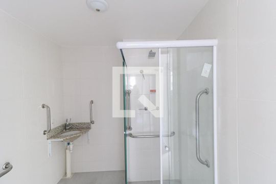 Banheiro de apartamento para alugar com 1 quarto, 45m² em Água Santa, Rio de Janeiro