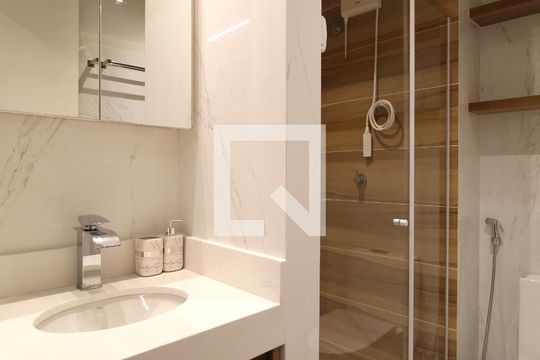 Banheiro de kitnet/studio para alugar com 1 quarto, 25m² em Vila Olímpia, São Paulo