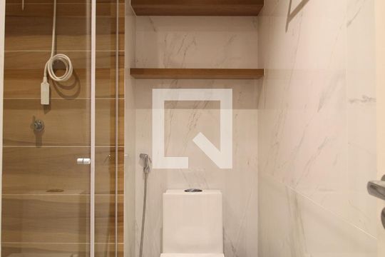 Banheiro de kitnet/studio para alugar com 1 quarto, 25m² em Vila Olímpia, São Paulo